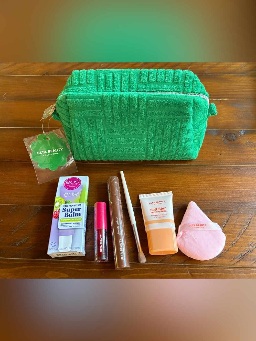 Ulta Beauty Green Textured Makeup Bag with Mini Beauty Set, new in cellophane